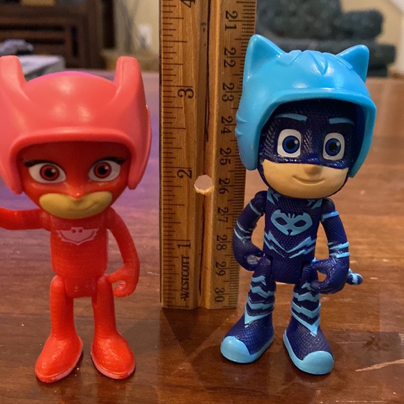 PJ Mask Figures with helmets and one shield - Picture 8 of 9